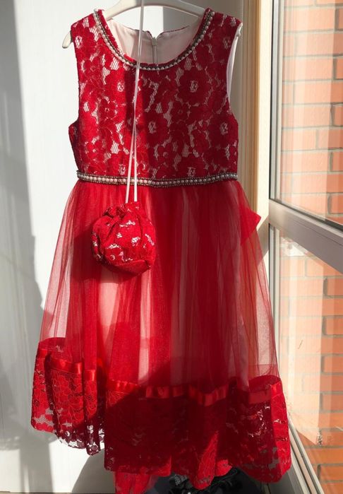 Продам детские платья.