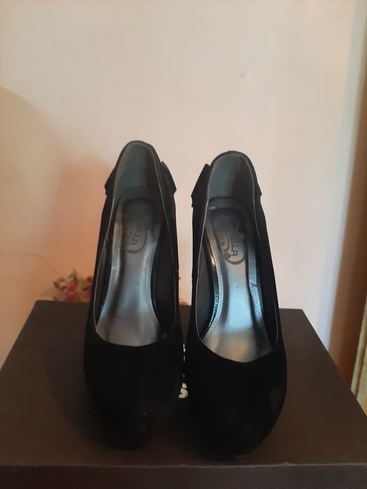 Туфли новые замшевые