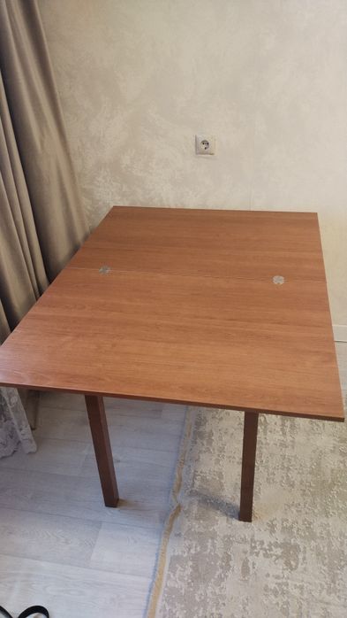 Продаётся стол кухонный 15000т