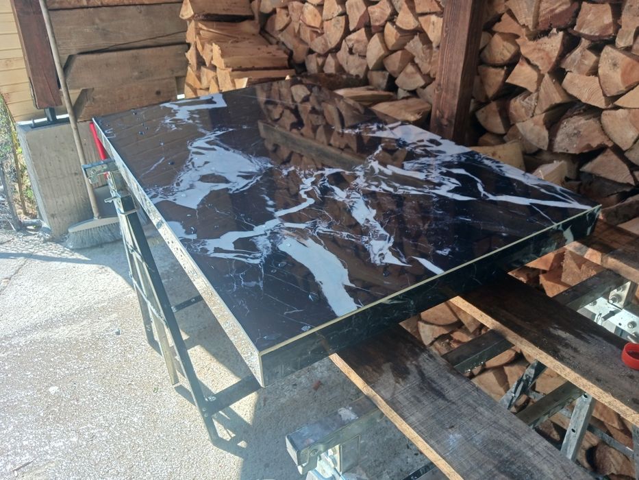 Мивка с плот от широко форматни плочки