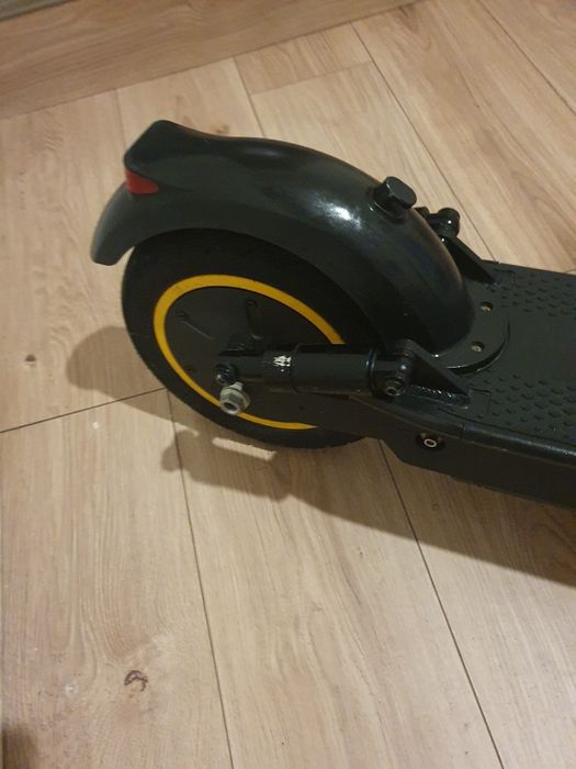 Vând sau schimb trotineta