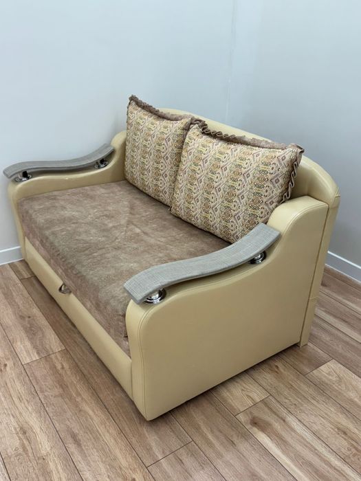 Надежный и хороший диван