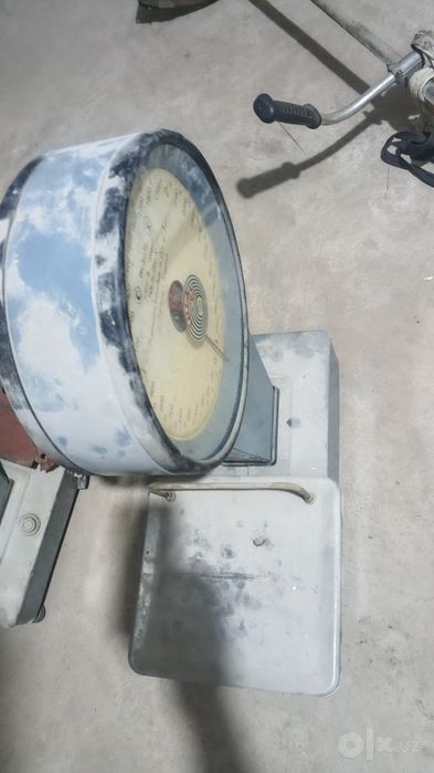 Tarozi 1990 yilgi yengiday ishgliydi