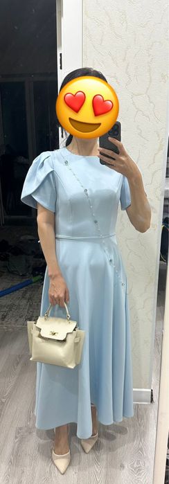 Продается платье  размер 42, состояние отличное, одета один раз