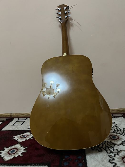 Гитара срочно сотилади