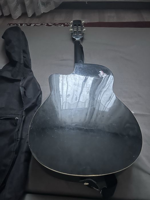 Гитара старушка