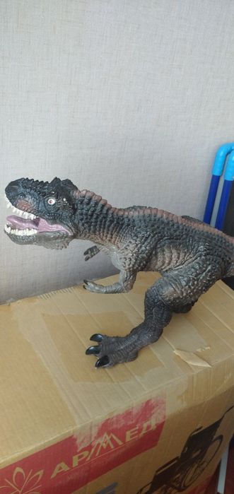 Динозавр игрушка