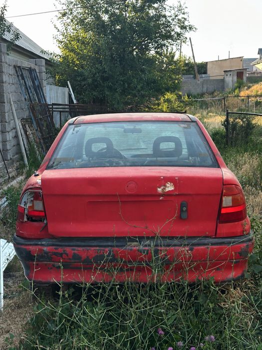 Продаеться Опел докумен все есть на ходу