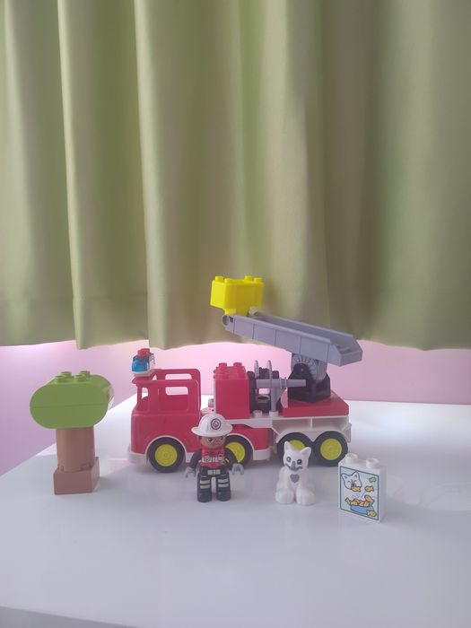 Lego Duplo Пожарникар ски камион със звуци и светлина