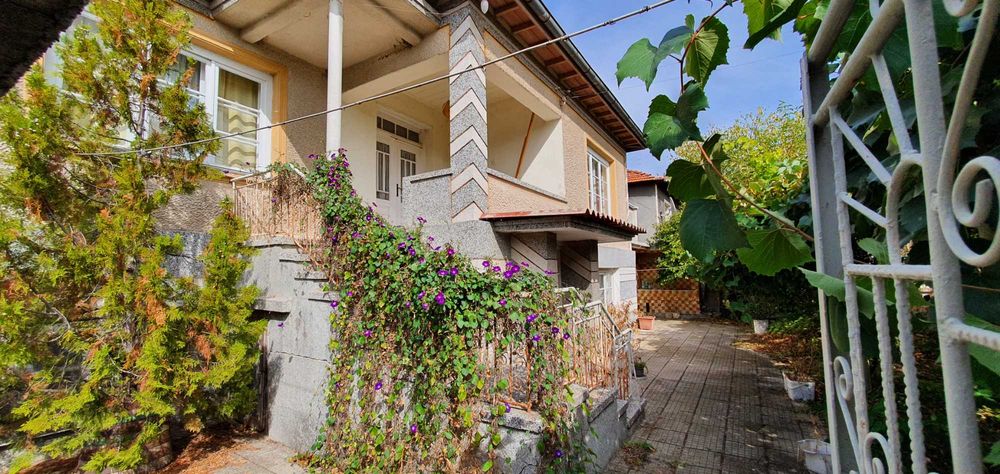 Продава се Къща в Пловдив, Западен - 200 кв.м за 319 €/кв.м - Снимка #4