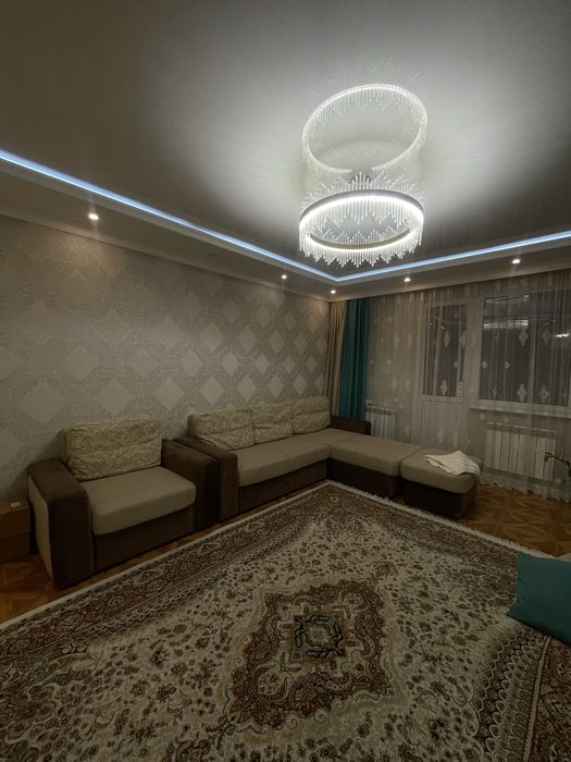 Диван угловой, кресло , пуф