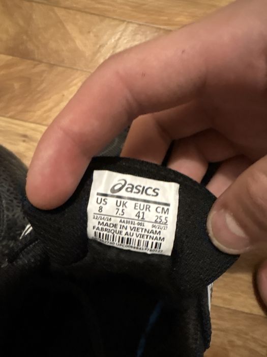 Продам зимнии асиксы