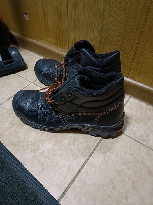 Зимние рабочие ботинки 46 размера .