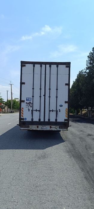 Mersedes actros  paravoz