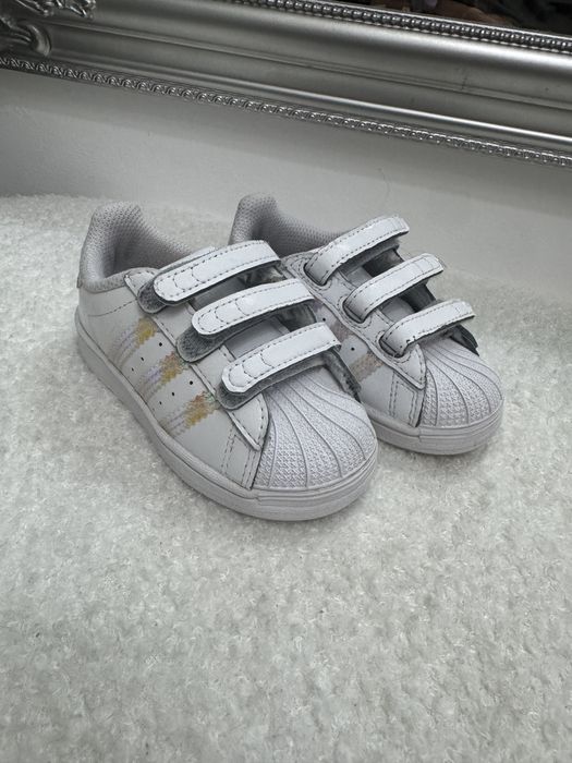 Adidasi superstar fetite