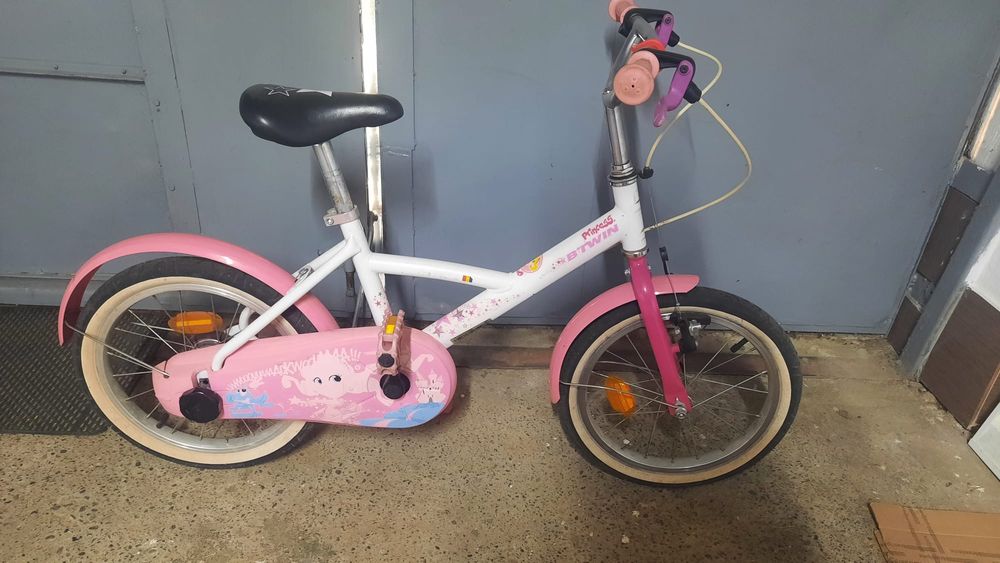 Bicicleta cu roti ajutatoare