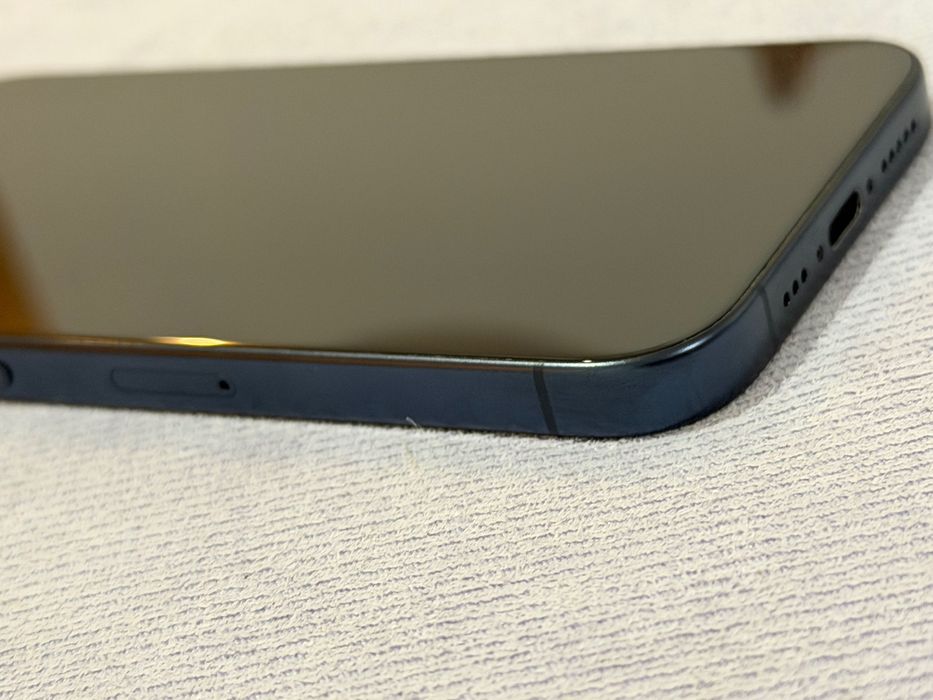 iPhone 15 Pro 256 GB – impecabil, fără zgârieturi, baterie 88%