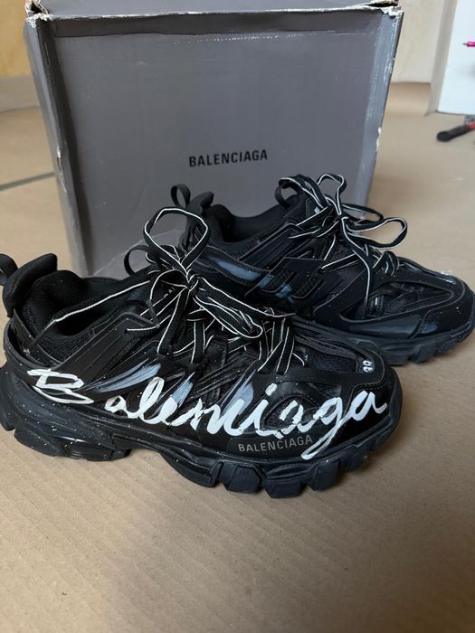 Balenciaga track 39