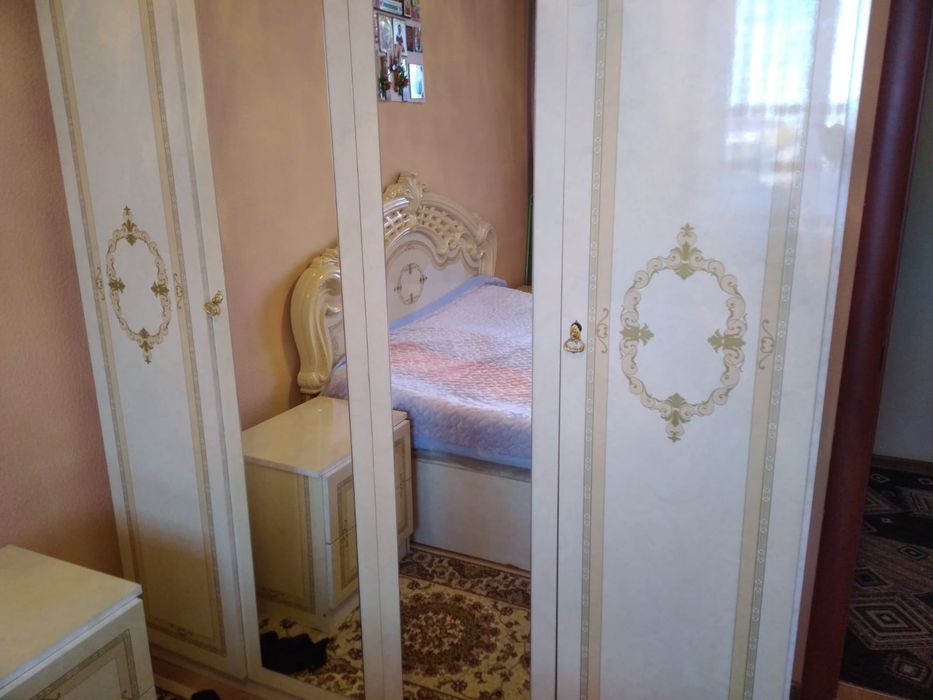 Продам спальный гарнитур