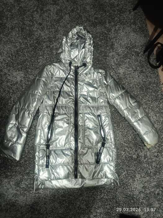 Продам куртки весенние на девочек