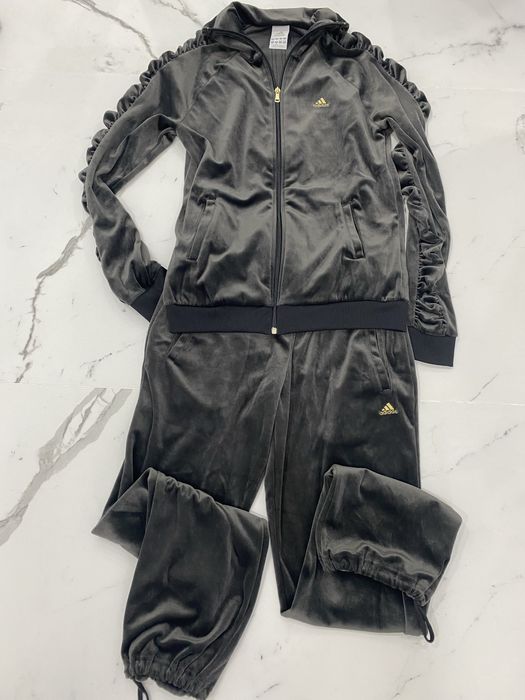 Спортни дрехи Adidas
