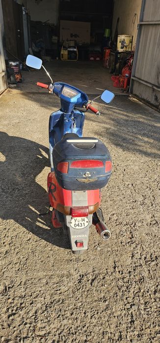 Скутер Honda 50кубика