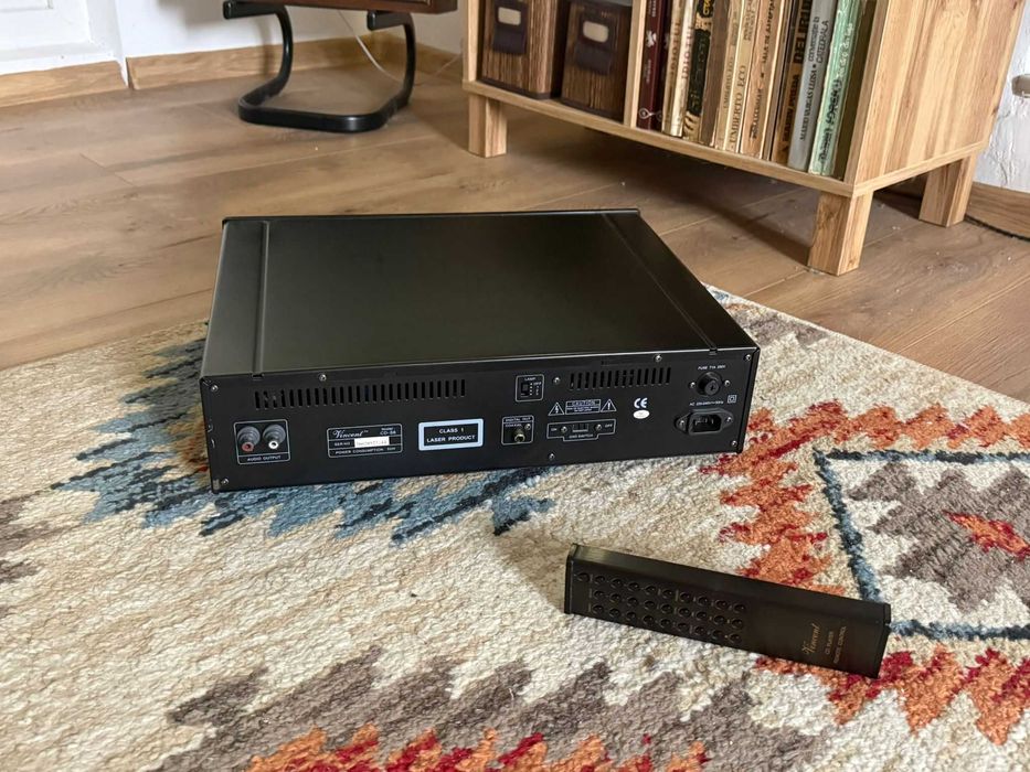 Cd-player high-end cu lampă Vincent CD-S6