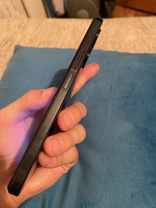 Продаю телефон HONOR