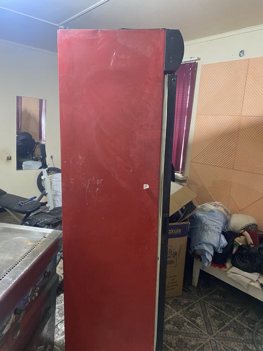 Продам витринный холодильник