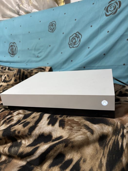 Vand xbox one x 1 tb