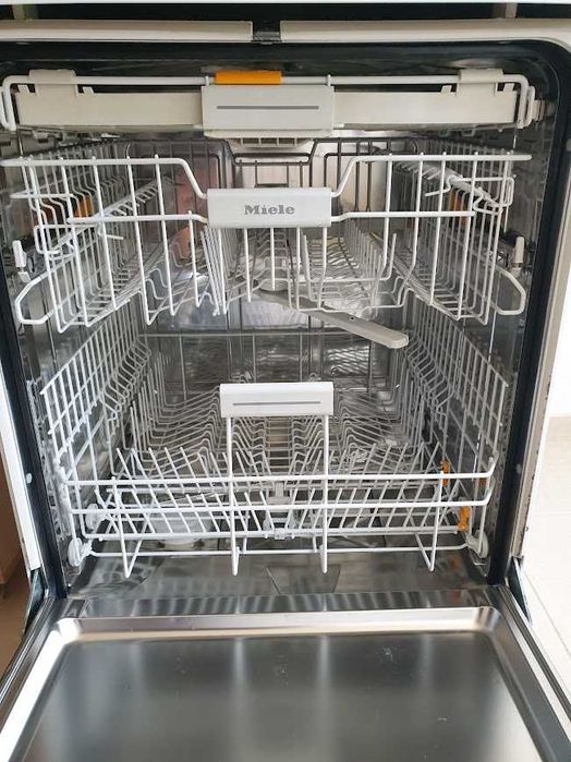 UK - Miele Съдомиялна - 14 Комплекта - Свободностояща - 60см