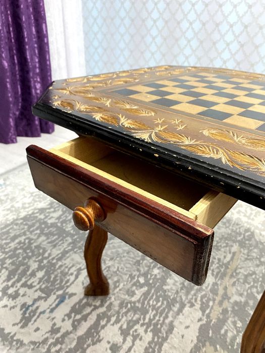 Продам шахматный стол