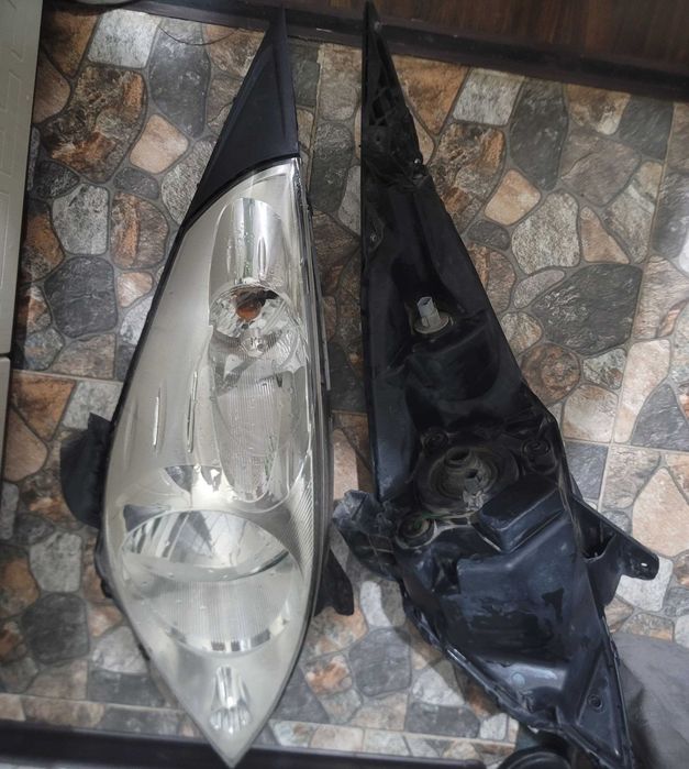 Оригинал родные фары от спарка в идеале