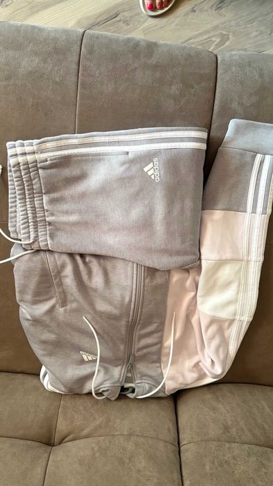 Дамски анцунг комплект Адидас, без забележки!