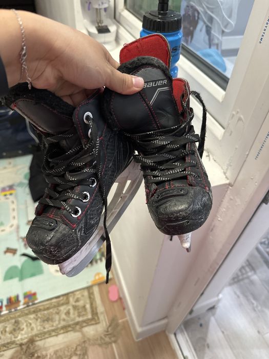 Продам хоккейные коньки