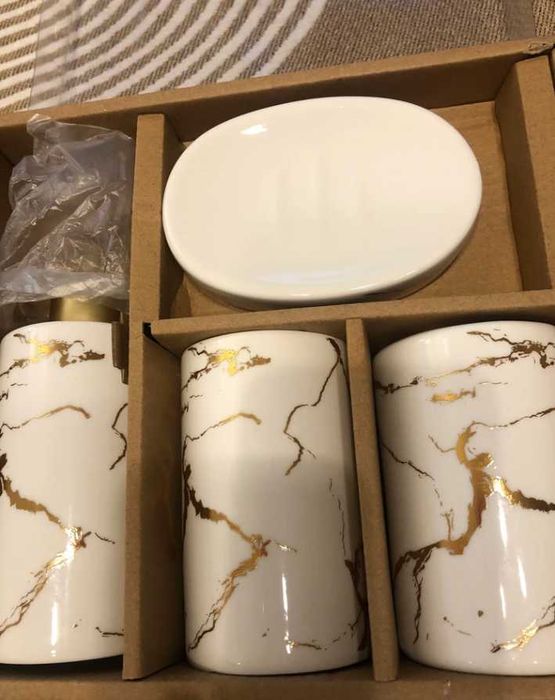 Керамический набор для ванной комнаты