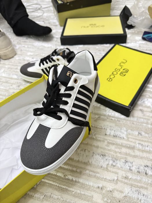 Женская обувь.