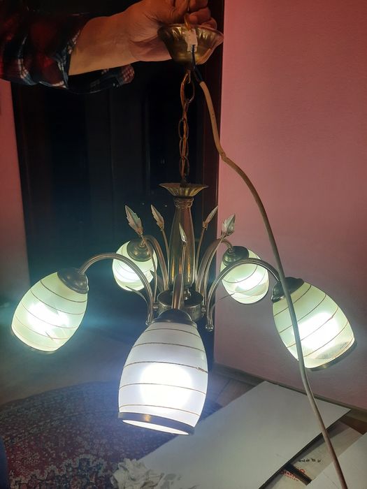 Продам люстру 5 рожковую