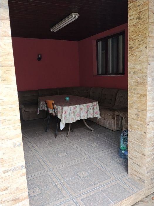 Ofer apartament cu o cameră,La curte.