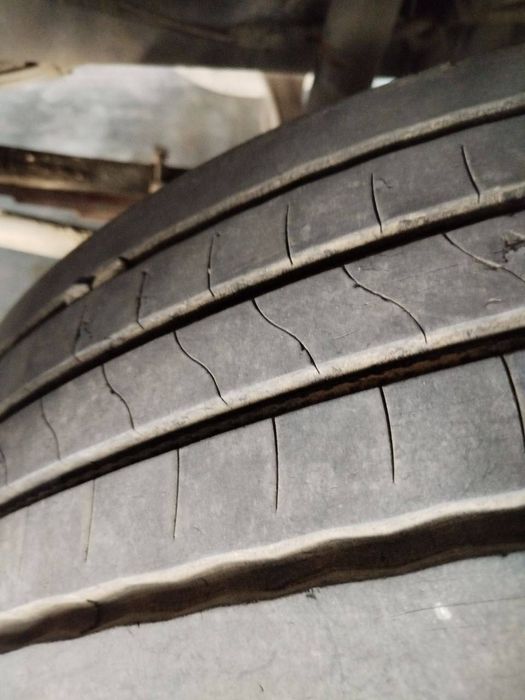 Isuzu rusumli avtomobil sotiladi