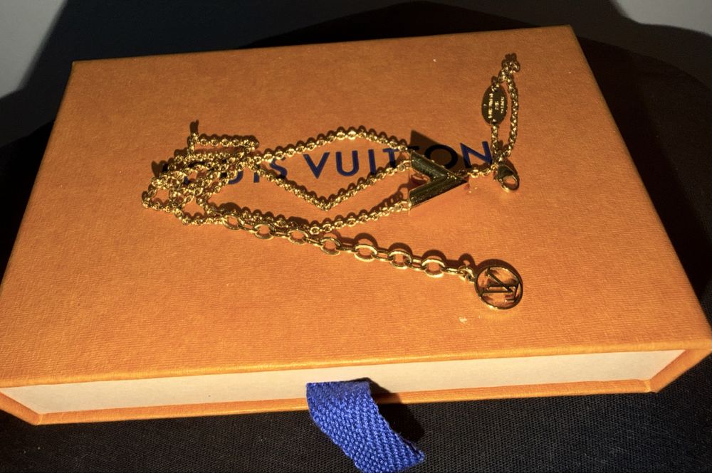 Подвеска от бренда LV оригинал