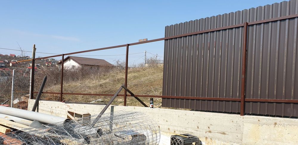 Garduri din sipca metalica, panouri stil jaluzele, tabla, plasa si BCA