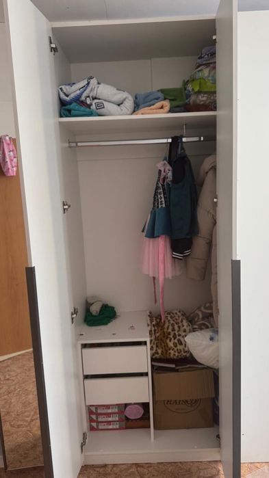 Продам угловой шкаф