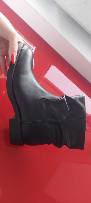 Женски черни боти