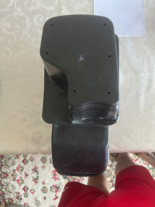 Продам подлокотник Kia Rio
