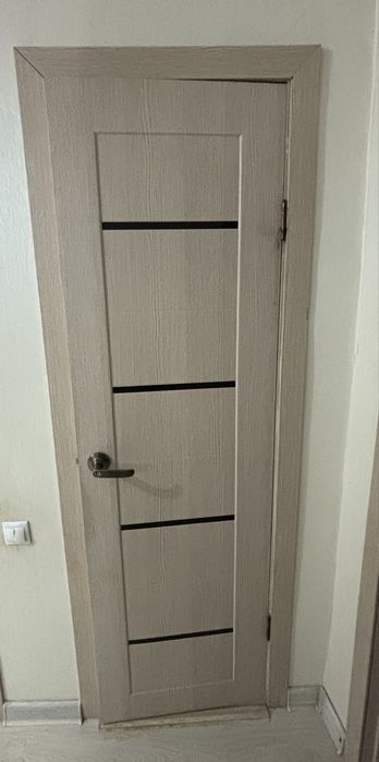 продам б/у межкомнатную дверь