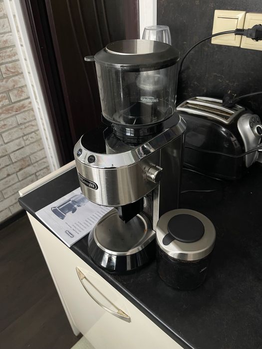 Кафемелачка Delonghi Dedica KG520