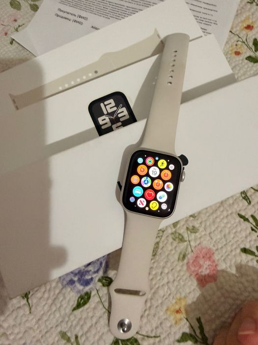 Продам Apple Watch SE 44mm 2025
