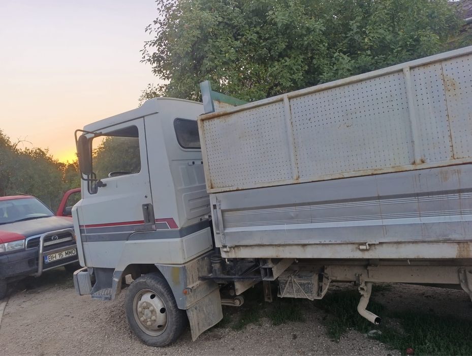 Camioneta Nisan L35 motor Iveco basculabila an 91