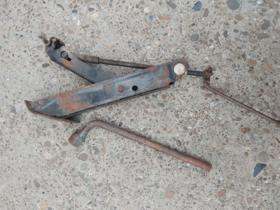 Cric auto plus cheie de roti
